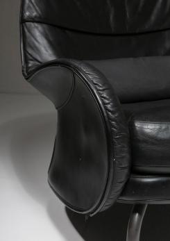 Compasso - "Lousiana" Lounge Chair with Ottoman by Vico Magistretti for De Padova